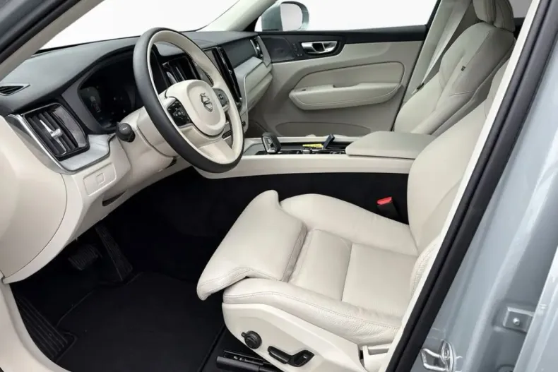 Volvo XC60 din 2024 cu 6.037 km - oferta VOL127764 - foto 2