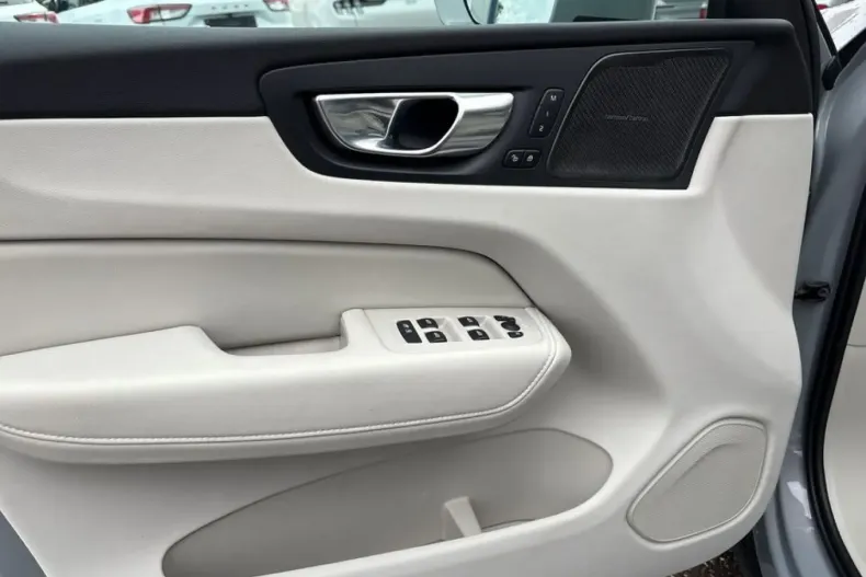 Volvo XC60 din 2024 cu 6.037 km - oferta VOL127764 - foto 12