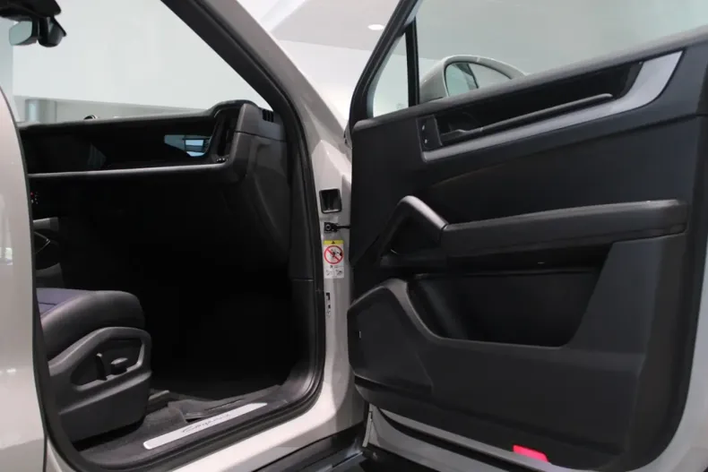 Porsche Cayenne din 2024 cu 18.570 km - oferta POR127767 - foto 5