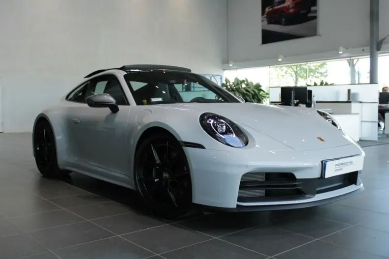 Porsche 911 din 2025 cu 3.200 km - oferta POR127768 - foto 1