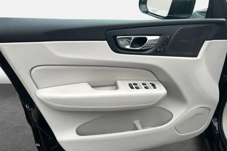 Volvo XC60 din 2024 cu 21.213 km - oferta VOL127770 - foto 12