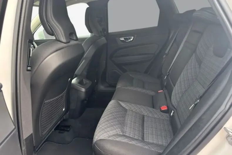 Volvo XC60 din 2024 cu 22.110 km - oferta VOL127780 - foto 7