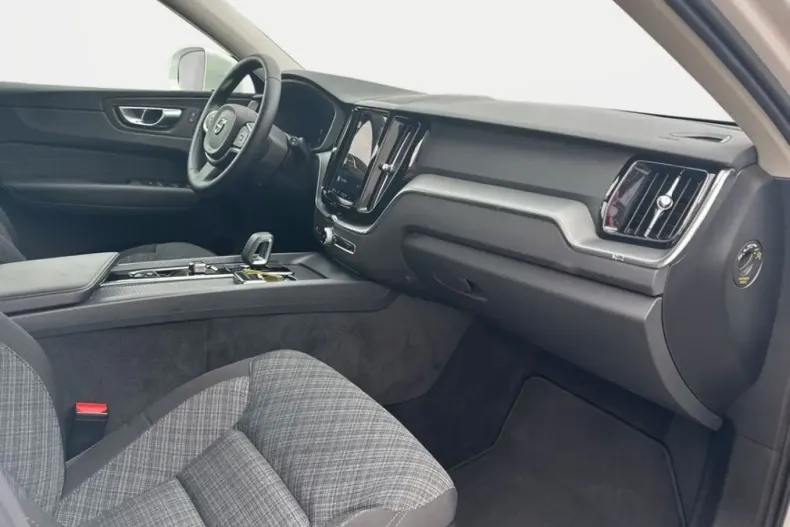 Volvo XC60 din 2024 cu 22.110 km - oferta VOL127780 - foto 9