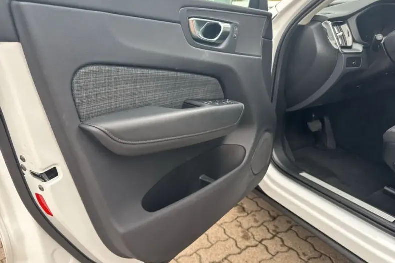 Volvo XC60 din 2024 cu 22.110 km - oferta VOL127780 - foto 12