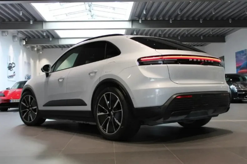 Porsche Macan din 2024 cu 9.500 km - oferta POR127787 - foto 2