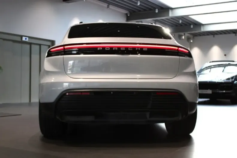 Porsche Macan din 2024 cu 9.500 km - oferta POR127787 - foto 6