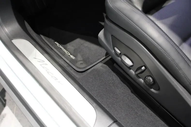 Porsche Macan din 2024 cu 9.500 km - oferta POR127787 - foto 8