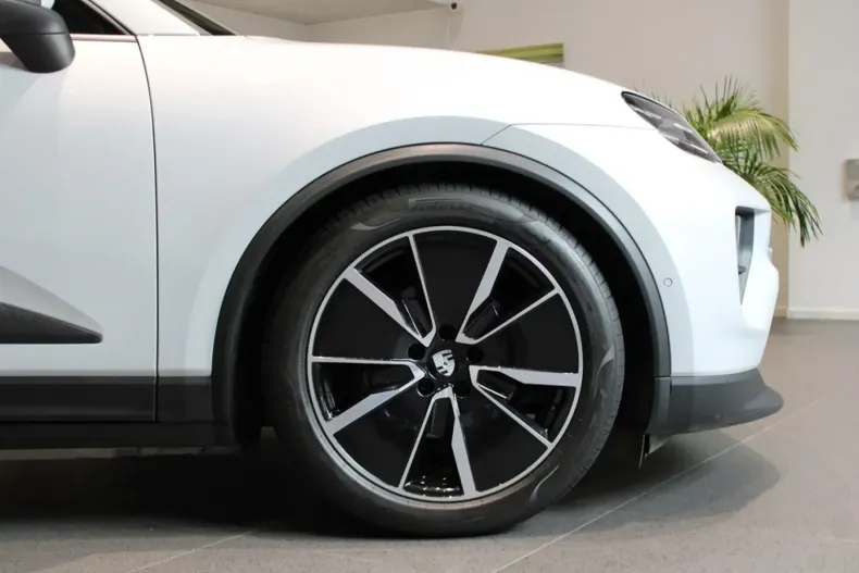 Porsche Macan din 2024 cu 9.500 km - oferta POR127787 - foto 10