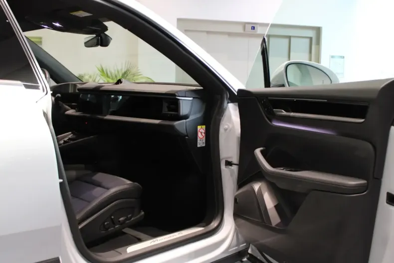 Porsche Macan din 2024 cu 9.500 km - oferta POR127787 - foto 11