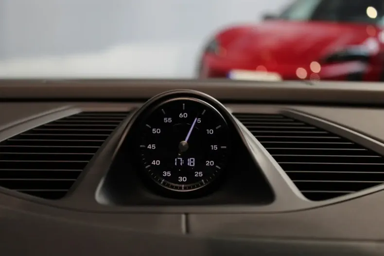 Porsche Macan din 2024 cu 9.500 km - oferta POR127787 - foto 13