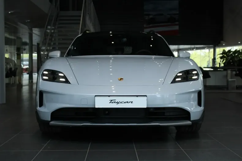 Porsche Taycan din 2024 cu 250 km - oferta POR127789 - foto 2