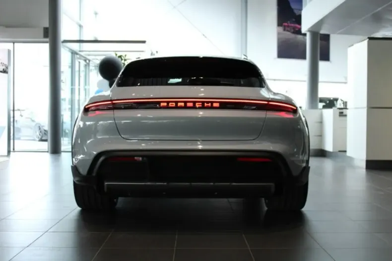 Porsche Taycan din 2024 cu 250 km - oferta POR127789 - foto 5