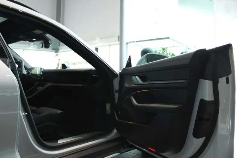 Porsche Taycan din 2024 cu 250 km - oferta POR127789 - foto 8