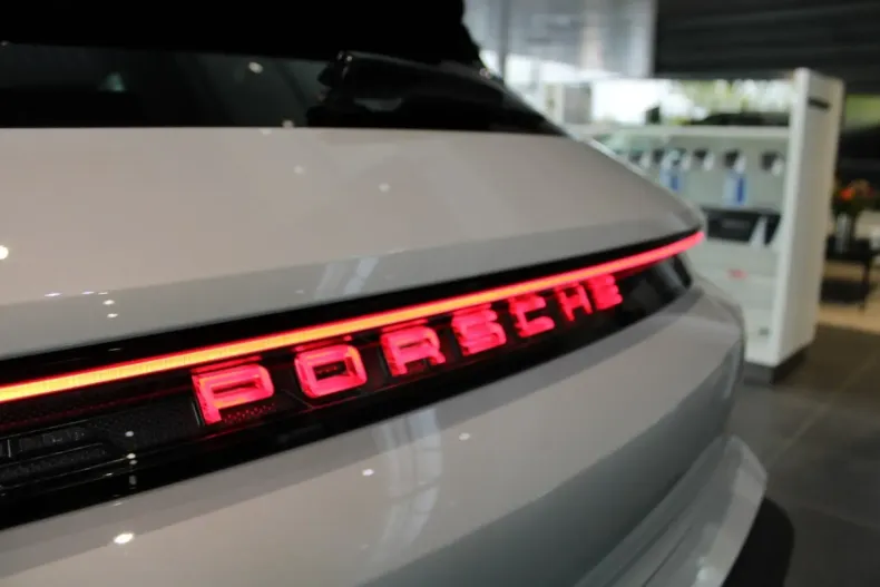 Porsche Taycan din 2024 cu 250 km - oferta POR127789 - foto 11