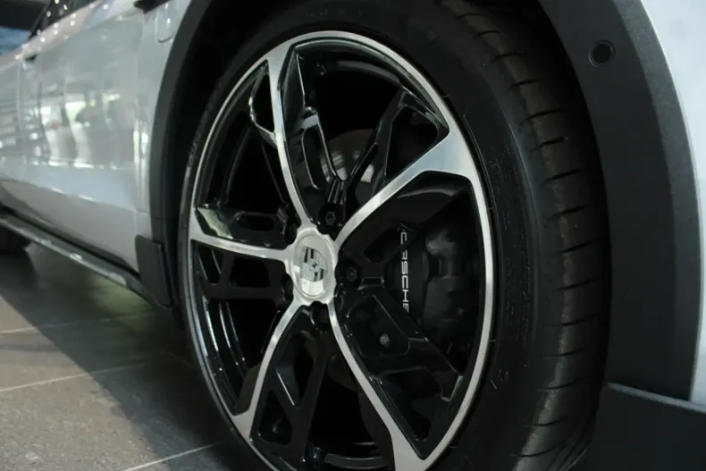 Porsche Taycan din 2024 cu 250 km - oferta POR127789 - foto 13