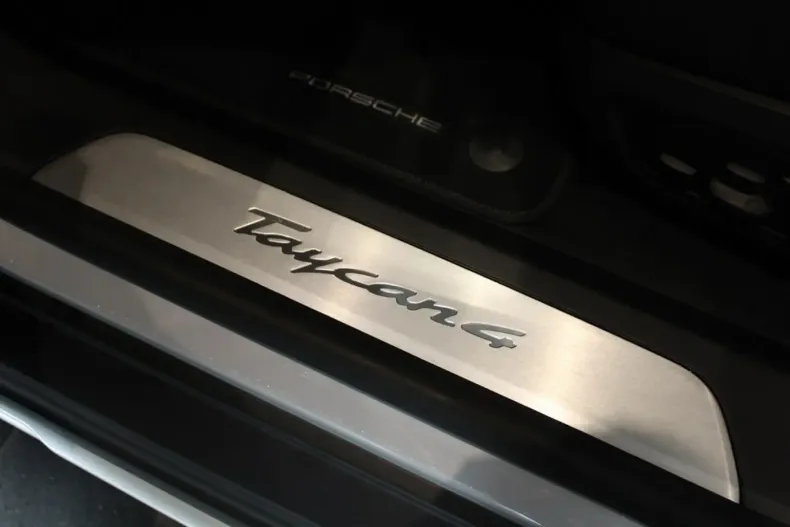 Porsche Taycan din 2024 cu 250 km - oferta POR127789 - foto 14