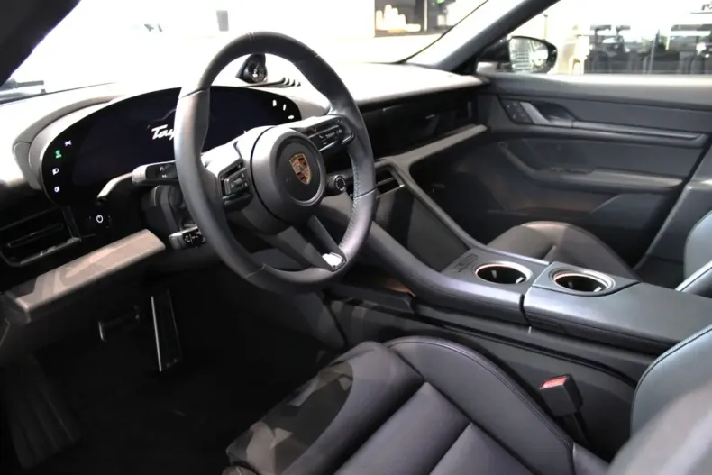 Porsche Taycan din 2024 cu 250 km - oferta POR127790 - foto 7