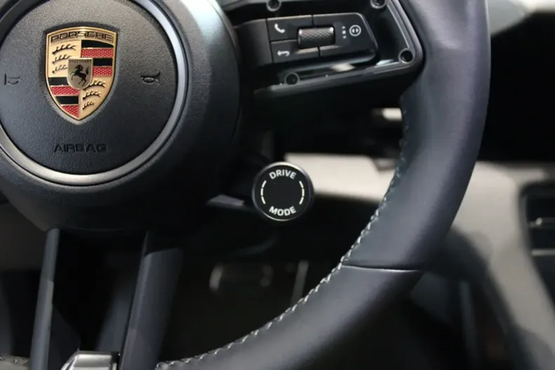 Porsche Taycan din 2024 cu 250 km - oferta POR127790 - foto 8