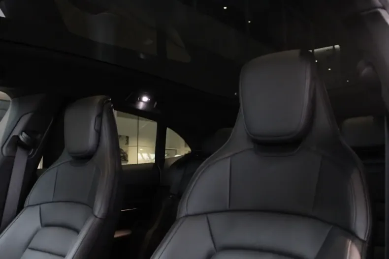 Porsche Taycan din 2024 cu 250 km - oferta POR127790 - foto 10