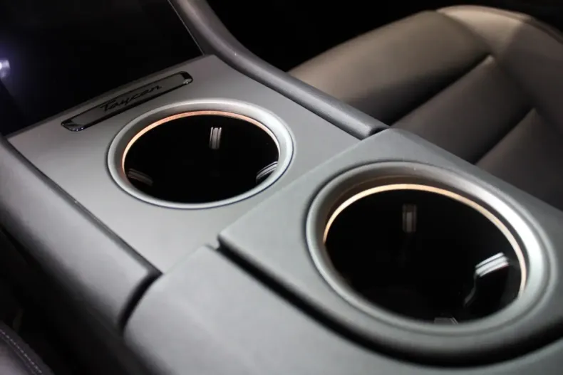 Porsche Taycan din 2024 cu 250 km - oferta POR127790 - foto 16