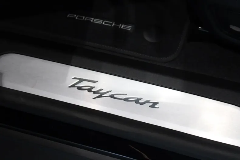 Porsche Taycan din 2024 cu 250 km - oferta POR127790 - foto 19