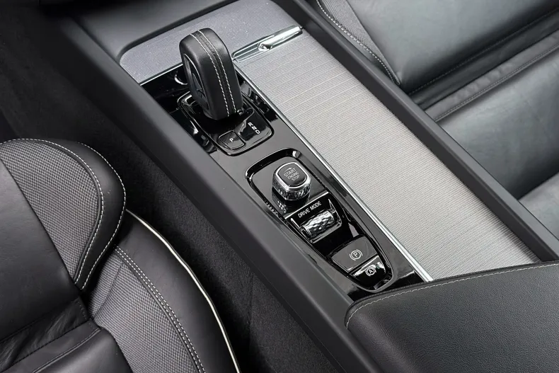 Volvo XC60 din 2019 cu 147.650 km - oferta VOL127974 - foto 24