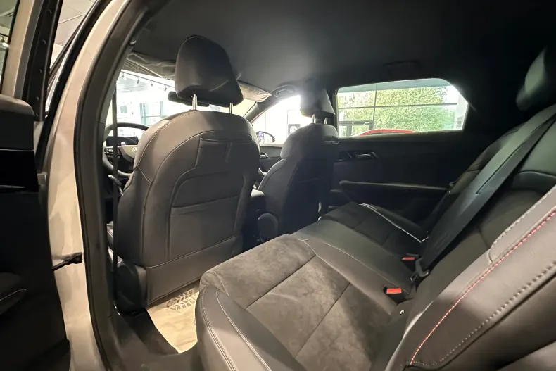 MG MG4 din 2024 cu 11 km - oferta MG0128007 - foto 7