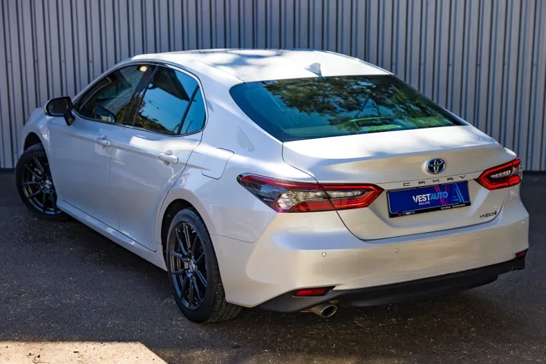 Toyota Camry din 2022 cu 86.994 km - oferta TOY128048 - foto 2