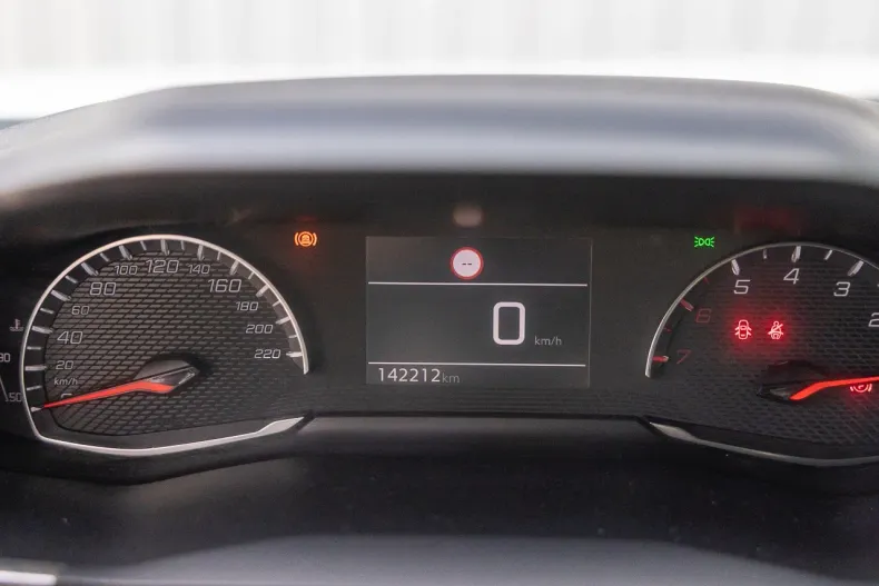 Peugeot 2008 din 2020 cu 142.212 km - oferta PEU128053 - foto 9