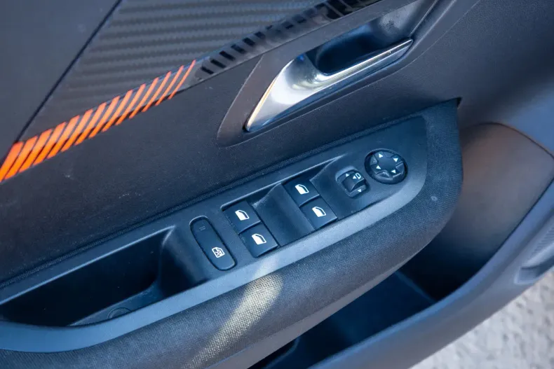 Peugeot 208 din 2021 cu 74.362 km - oferta PEU128084 - foto 8