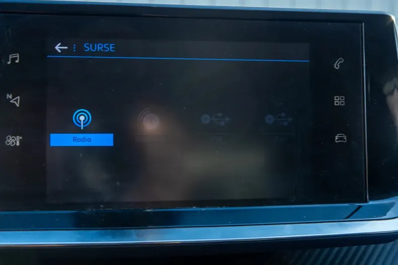 Peugeot 208 din 2021 cu 74.362 km - oferta PEU128084 - foto 27