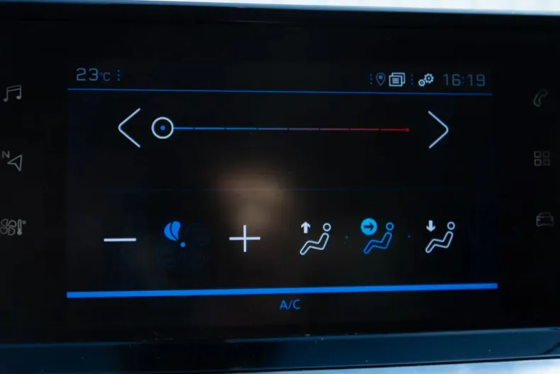 Peugeot 208 din 2021 cu 74.362 km - oferta PEU128084 - foto 38