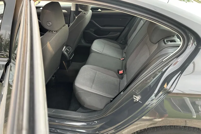 Volkswagen Passat din 2020 cu 63.350 km - oferta VOL128135 - foto 10