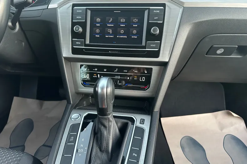 Volkswagen Passat din 2020 cu 63.350 km - oferta VOL128135 - foto 12