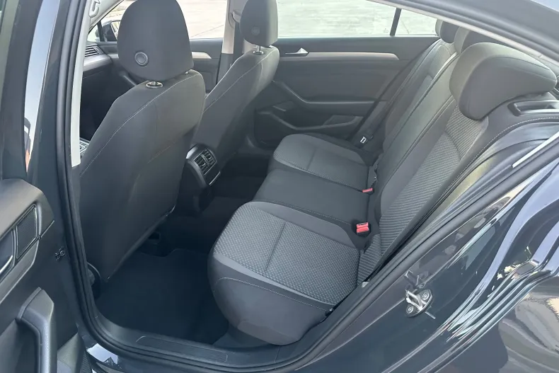 Volkswagen Passat din 2020 cu 63.350 km - oferta VOL128135 - foto 18