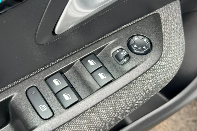 Peugeot 208 din 2021 cu 120.000 km - oferta PEU128137 - foto 11