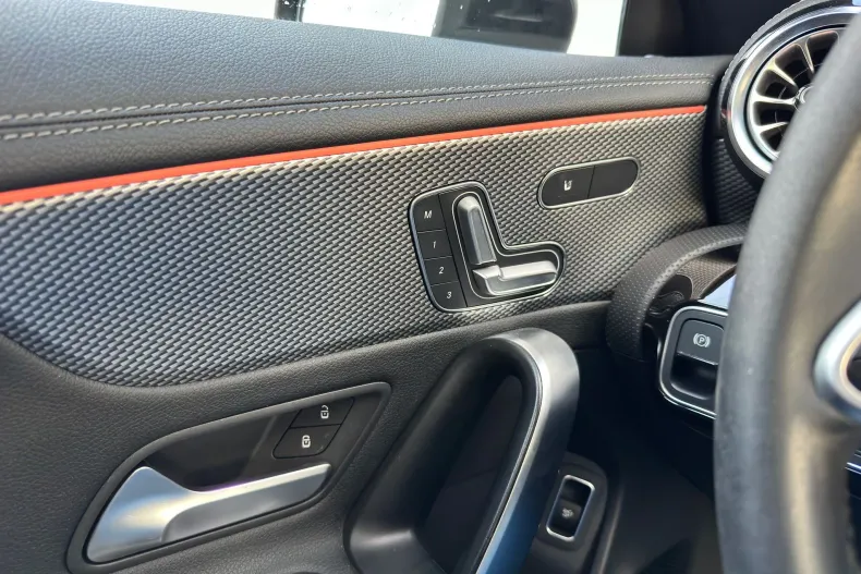 Mercedes-Benz CLA din 2021 cu 41.349 km - oferta MER128217 - foto 8