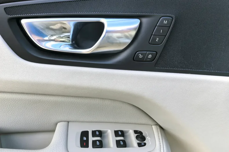 Volvo XC60 din 2022 cu 120.900 km - oferta VOL128432 - foto 25