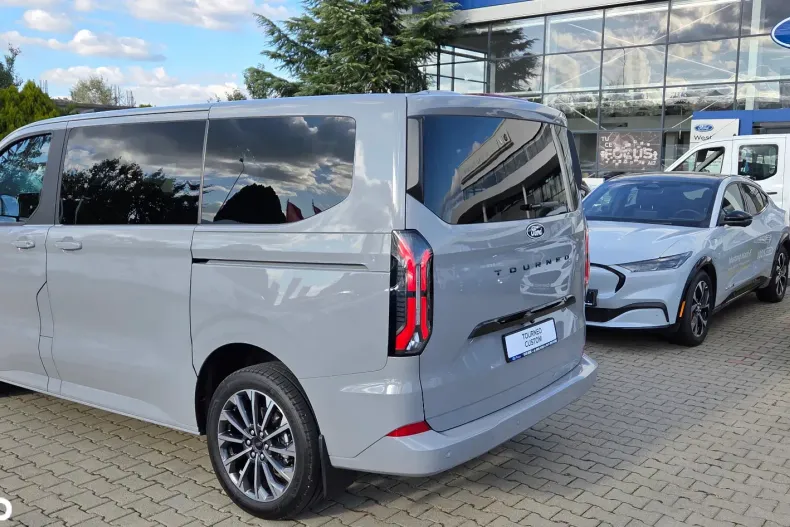 Ford Tourneo Custom din 2025 cu 5.000 km - oferta FOR128453 - foto 3