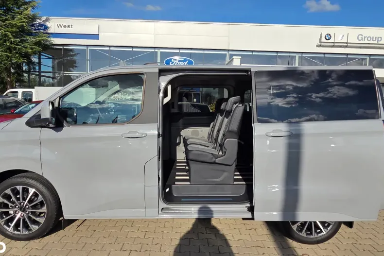 Ford Tourneo Custom din 2025 cu 5.000 km - oferta FOR128453 - foto 6