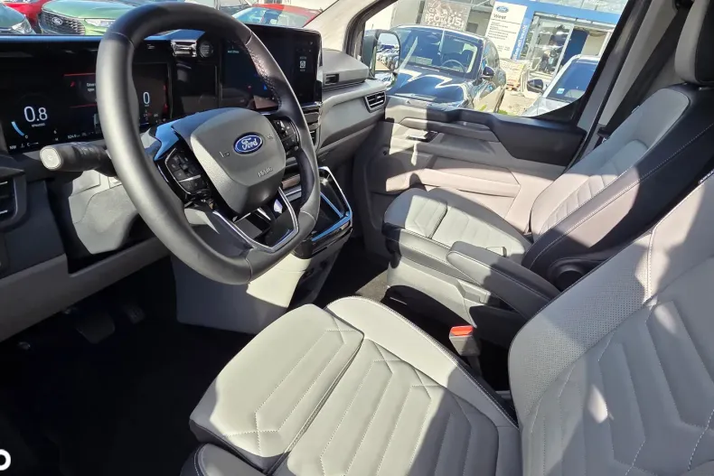 Ford Tourneo Custom din 2025 cu 5.000 km - oferta FOR128453 - foto 9