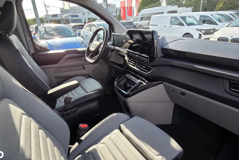 Ford Tourneo Custom din 2025 cu 5.000 km - oferta FOR128453 - foto 11