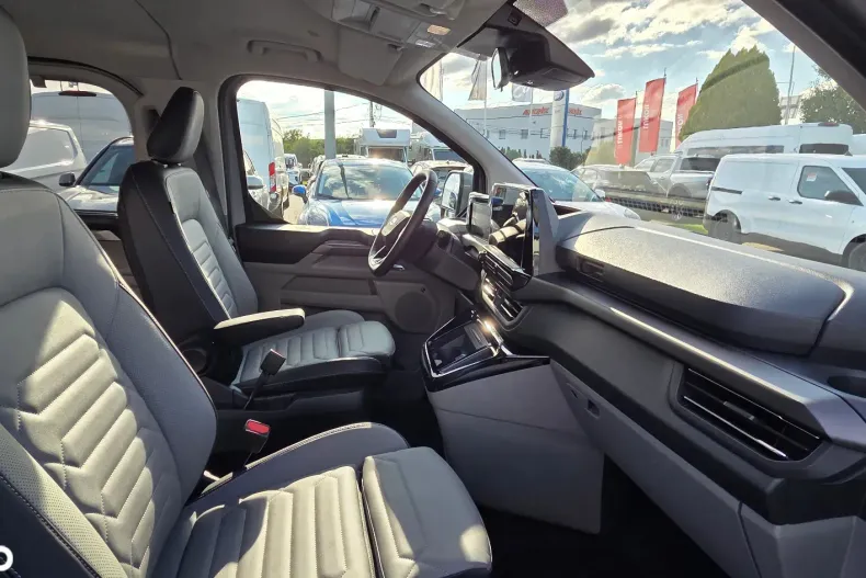 Ford Tourneo Custom din 2025 cu 5.000 km - oferta FOR128453 - foto 12