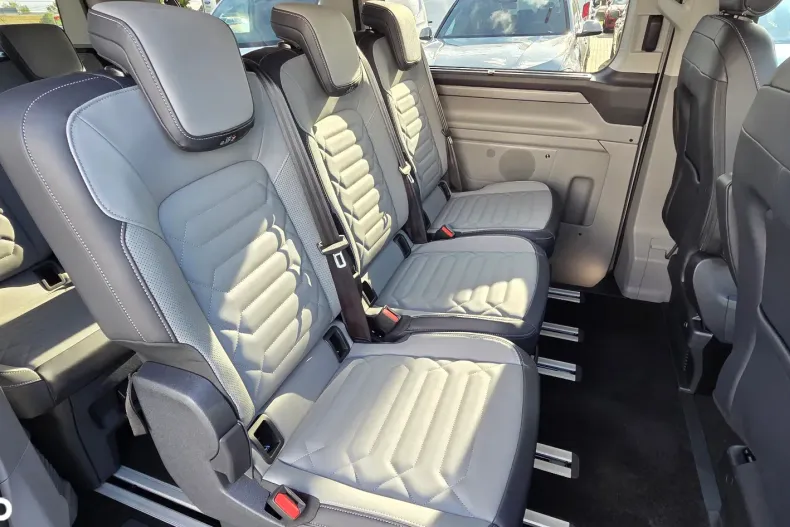 Ford Tourneo Custom din 2025 cu 5.000 km - oferta FOR128453 - foto 13