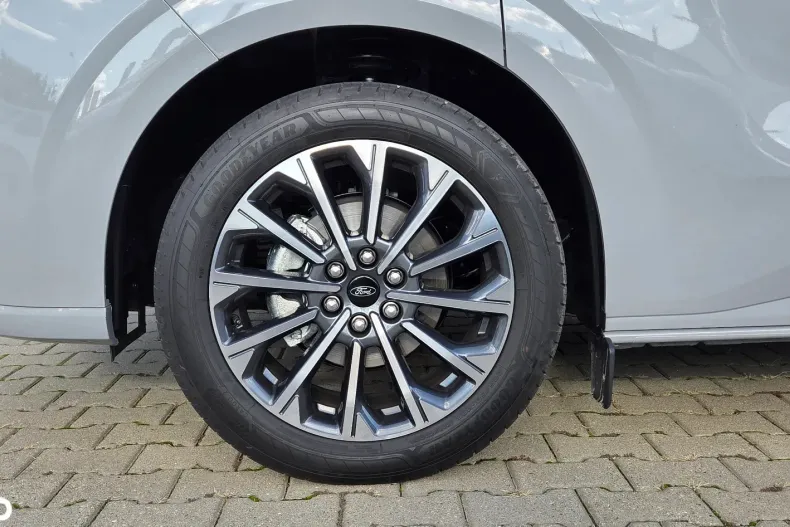 Ford Tourneo Custom din 2025 cu 5.000 km - oferta FOR128453 - foto 14