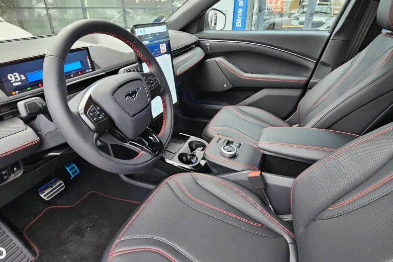 Ford Mustang Mach-E din 2023 cu 5.000 km - oferta FOR128481 - foto 7