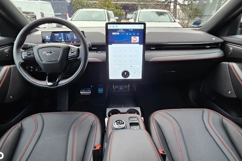 Ford Mustang Mach-E din 2023 cu 5.000 km - oferta FOR128481 - foto 8