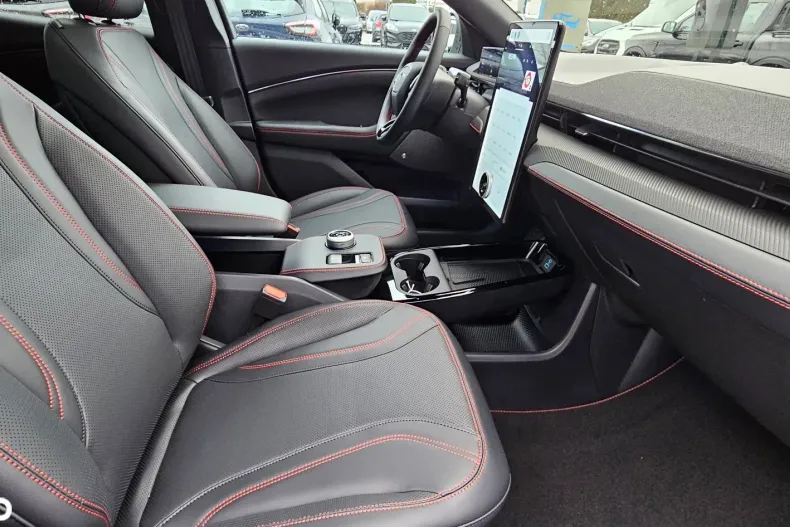 Ford Mustang Mach-E din 2023 cu 5.000 km - oferta FOR128481 - foto 9