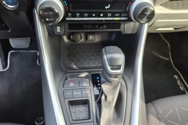 Toyota RAV4 din 2021 cu 81.015 km - oferta TOY128505 - foto 19