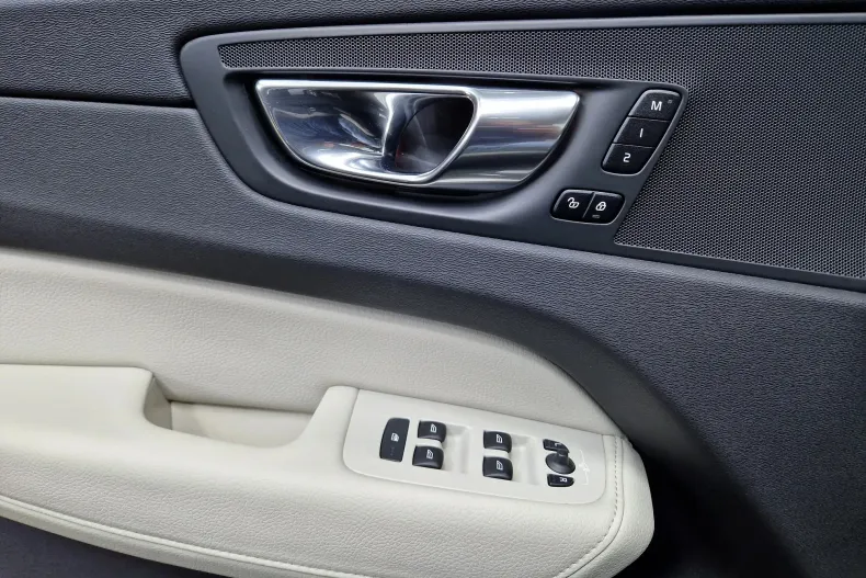 Volvo XC60 din 2020 cu 103.176 km - oferta VOL128518 - foto 16